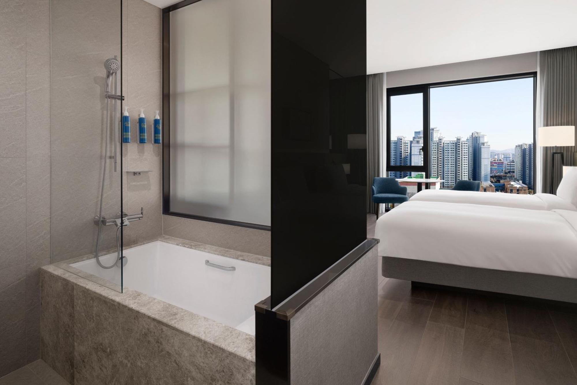 Four Points By Sheraton ซูวอน ภายนอก รูปภาพ